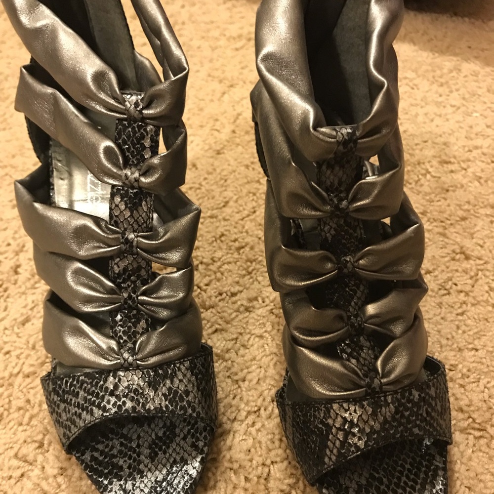 Shoes - Picture 2 of 8